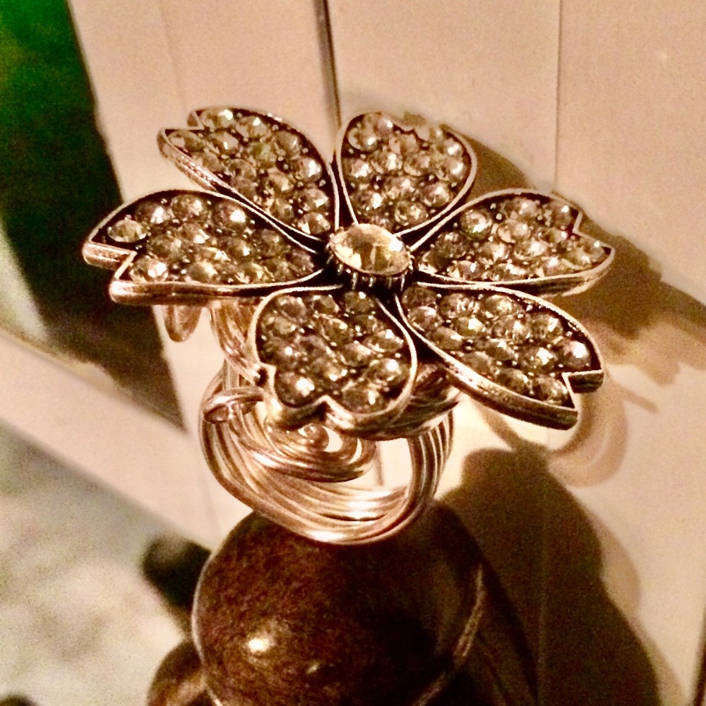 Silver flower diamond stone ring